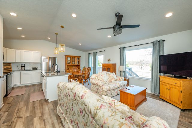 2412 Whispering Ridge Drive, Des Moines, IA 50320