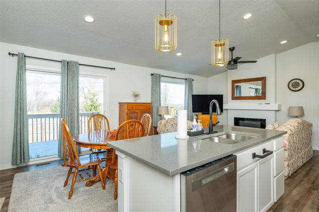 2412 Whispering Ridge Drive, Des Moines, IA 50320