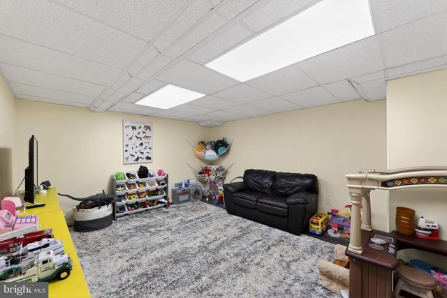 1074 STUART DR, Pottstown, PA 19464