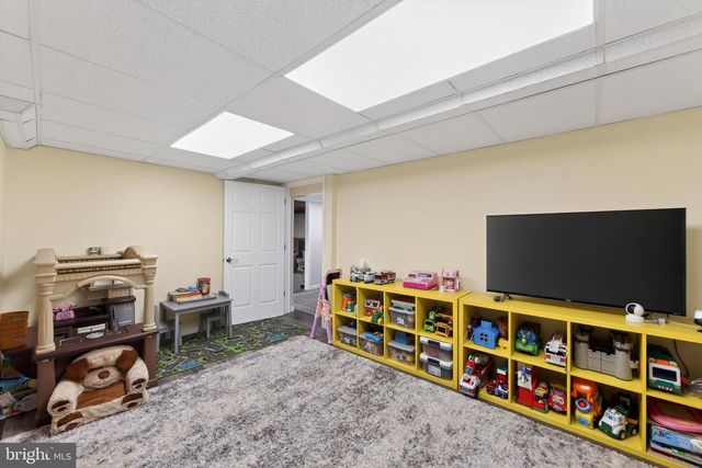 1074 STUART DR, Pottstown, PA 19464