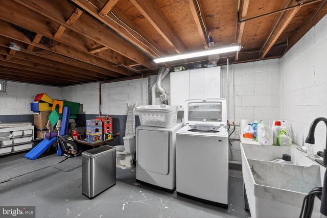 1074 STUART DR, Pottstown, PA 19464