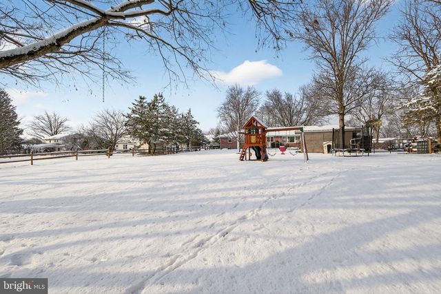 1074 STUART DR, Pottstown, PA 19464