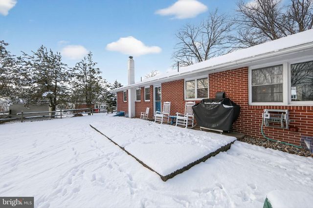 1074 STUART DR, Pottstown, PA 19464