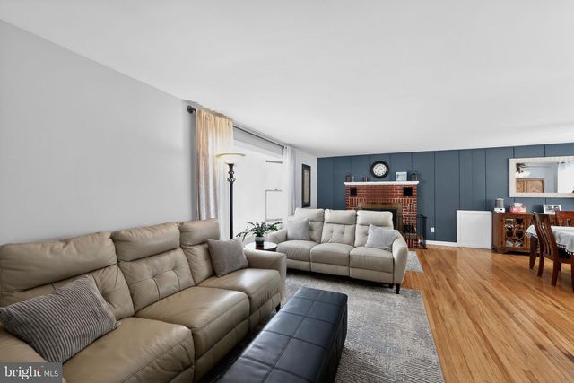 1074 STUART DR, Pottstown, PA 19464