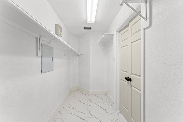 9523 Glendown Lane, Houston, TX 77070