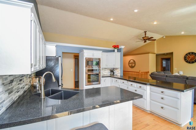 3252 S Grace Ave Avenue, Sioux Falls, SD 57103