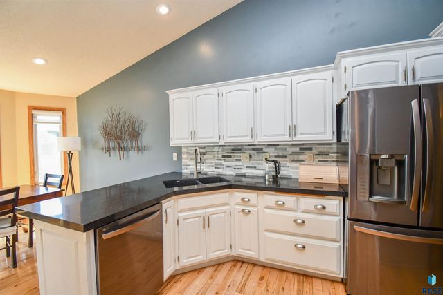 3252 S Grace Ave Avenue, Sioux Falls, SD 57103
