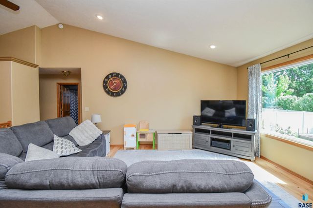 3252 S Grace Ave Avenue, Sioux Falls, SD 57103