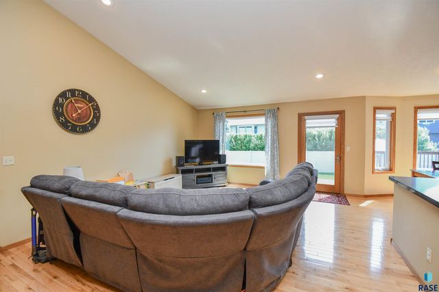 3252 S Grace Ave Avenue, Sioux Falls, SD 57103