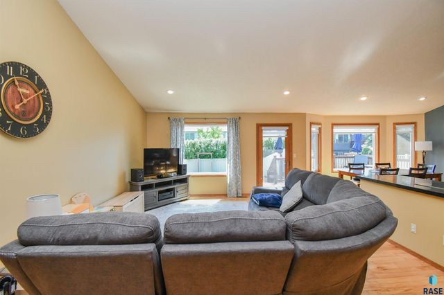 3252 S Grace Ave Avenue, Sioux Falls, SD 57103
