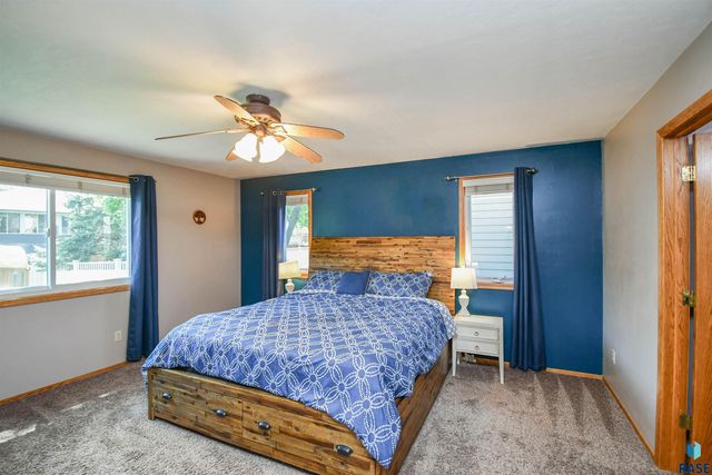 3252 S Grace Ave Avenue, Sioux Falls, SD 57103