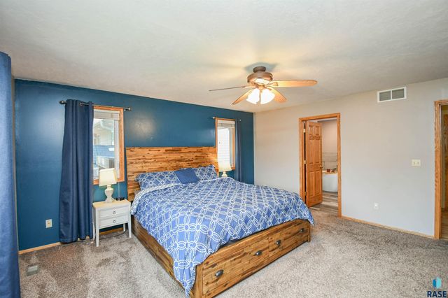 3252 S Grace Ave Avenue, Sioux Falls, SD 57103