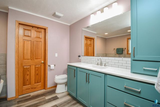 3252 S Grace Ave Avenue, Sioux Falls, SD 57103
