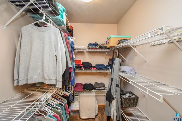 3252 S Grace Ave Avenue, Sioux Falls, SD 57103