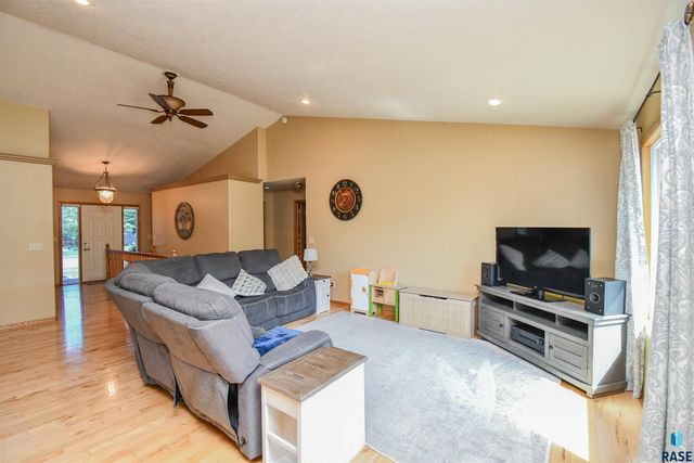 3252 S Grace Ave Avenue, Sioux Falls, SD 57103