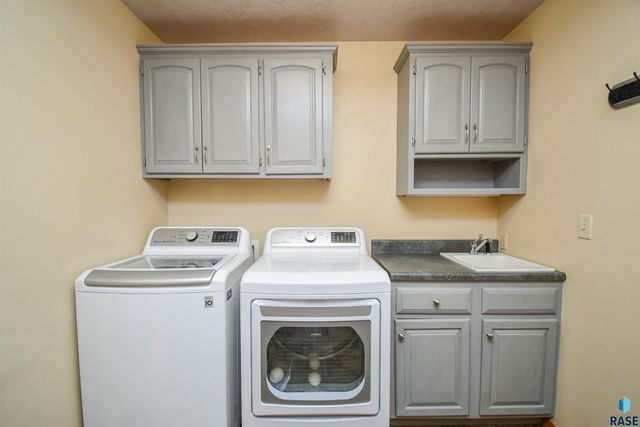 3252 S Grace Ave Avenue, Sioux Falls, SD 57103