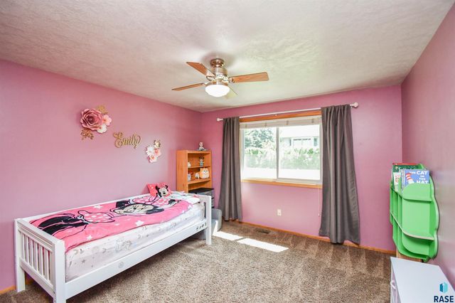 3252 S Grace Ave Avenue, Sioux Falls, SD 57103