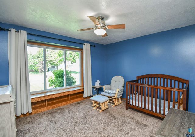 3252 S Grace Ave Avenue, Sioux Falls, SD 57103