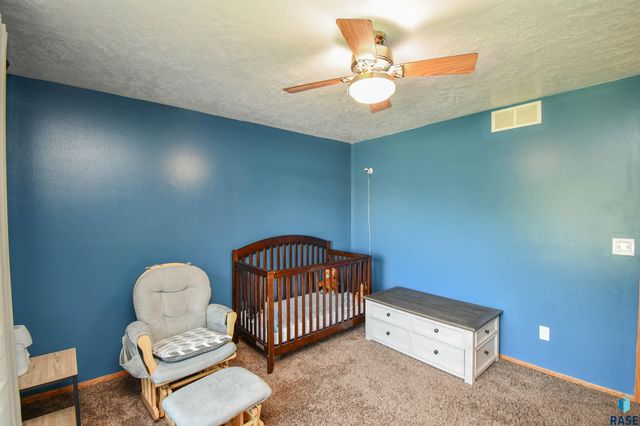 3252 S Grace Ave Avenue, Sioux Falls, SD 57103