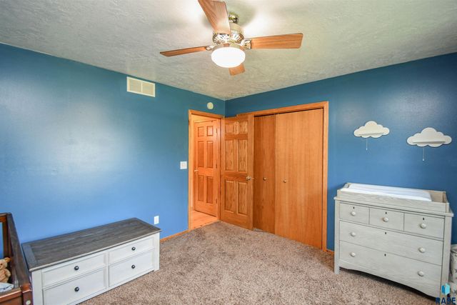 3252 S Grace Ave Avenue, Sioux Falls, SD 57103