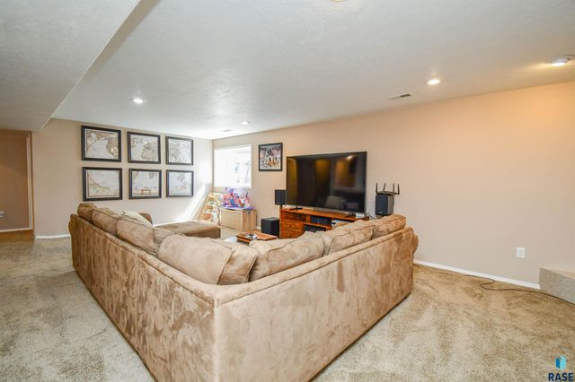 3252 S Grace Ave Avenue, Sioux Falls, SD 57103