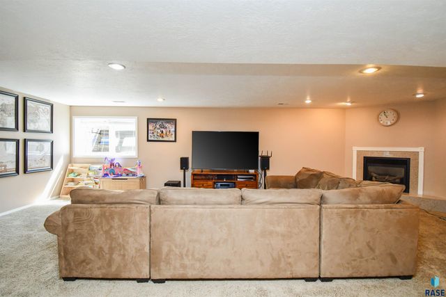 3252 S Grace Ave Avenue, Sioux Falls, SD 57103