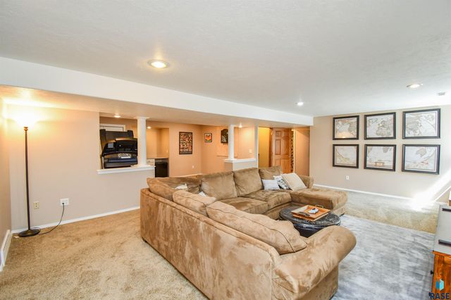 3252 S Grace Ave Avenue, Sioux Falls, SD 57103