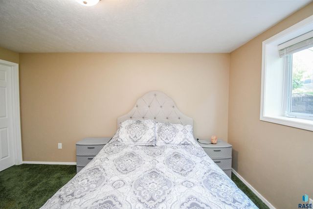 3252 S Grace Ave Avenue, Sioux Falls, SD 57103