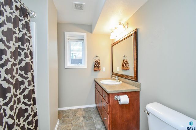3252 S Grace Ave Avenue, Sioux Falls, SD 57103