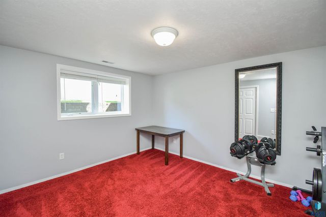 3252 S Grace Ave Avenue, Sioux Falls, SD 57103