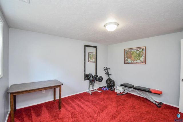 3252 S Grace Ave Avenue, Sioux Falls, SD 57103