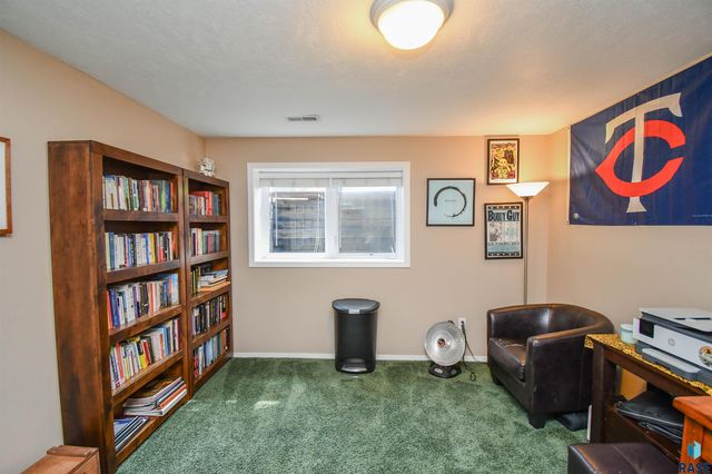 3252 S Grace Ave Avenue, Sioux Falls, SD 57103