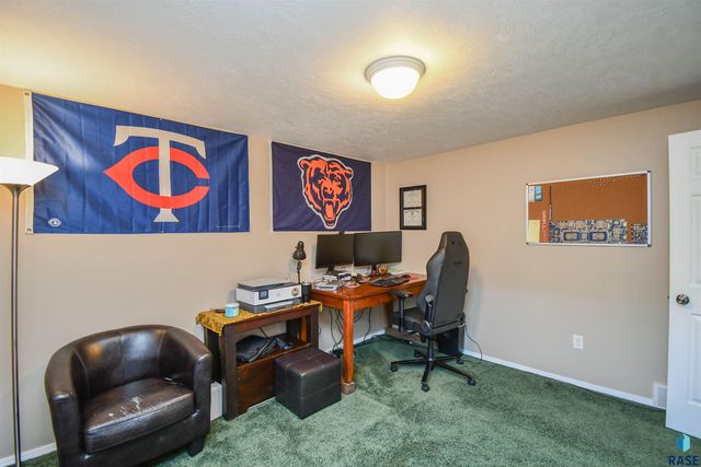 3252 S Grace Ave Avenue, Sioux Falls, SD 57103