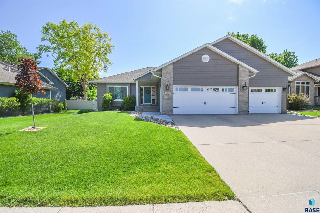 3252 S Grace Ave Avenue, Sioux Falls, SD 57103