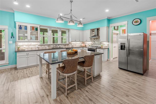 10250 Dogwood Trail, College Station, TX 77845