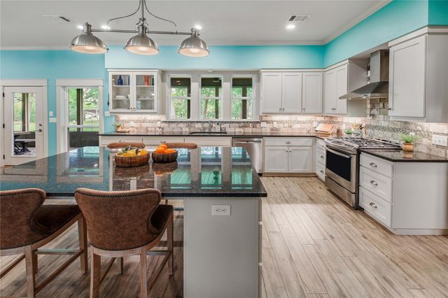 10250 Dogwood Trail, College Station, TX 77845