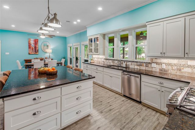 10250 Dogwood Trail, College Station, TX 77845