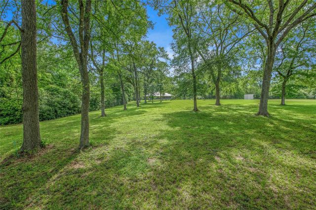 10250 Dogwood Trail, College Station, TX 77845