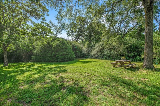 10250 Dogwood Trail, College Station, TX 77845