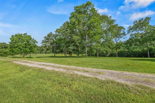 10250 Dogwood Trail, College Station, TX 77845