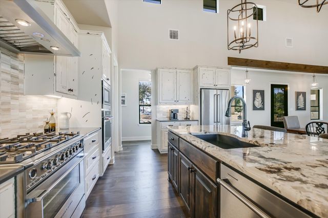 7300 Flagship Park DR, Jonestown, TX 78645