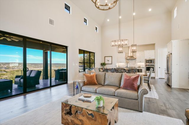 7300 Flagship Park DR, Jonestown, TX 78645