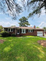 13 Kennedy DR, Portsmouth, VA 23702