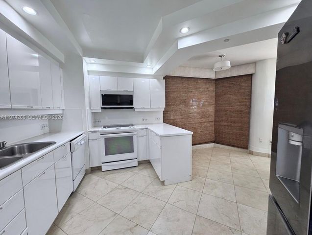 2000 Island Boulevard 606, Aventura, FL 33160