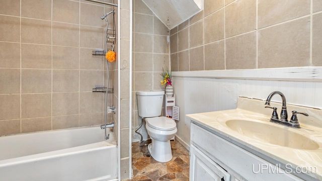 618 E Stanton Street, Iron Mountain, MI 49801