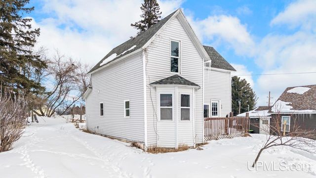618 E Stanton Street, Iron Mountain, MI 49801