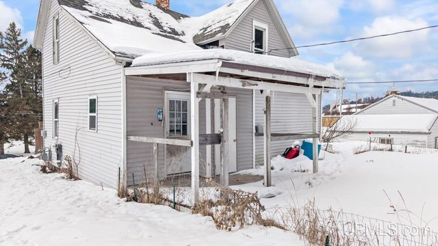 618 E Stanton Street, Iron Mountain, MI 49801