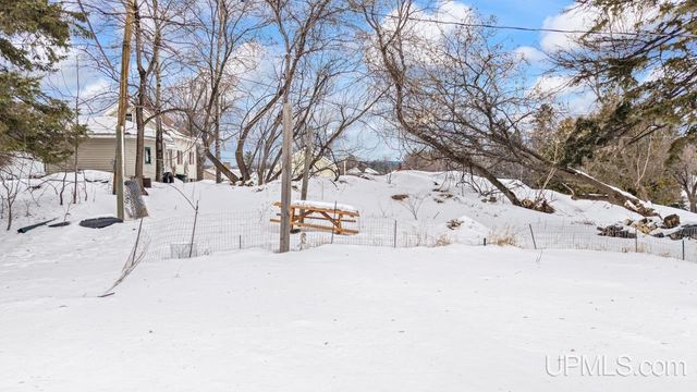 618 E Stanton Street, Iron Mountain, MI 49801