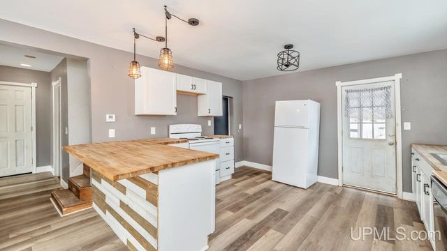 618 E Stanton Street, Iron Mountain, MI 49801