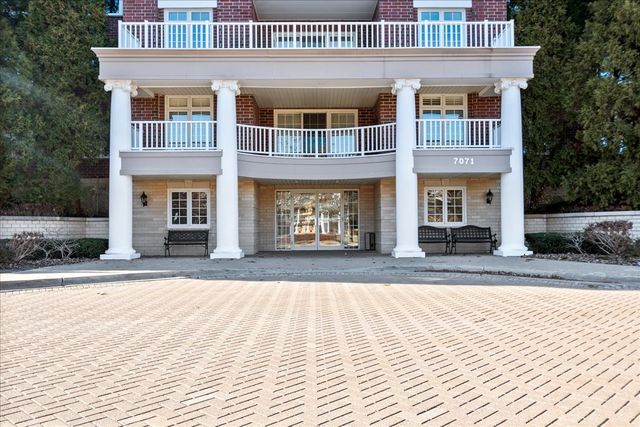 7071 W Touhy Avenue 403, Niles, IL 60714